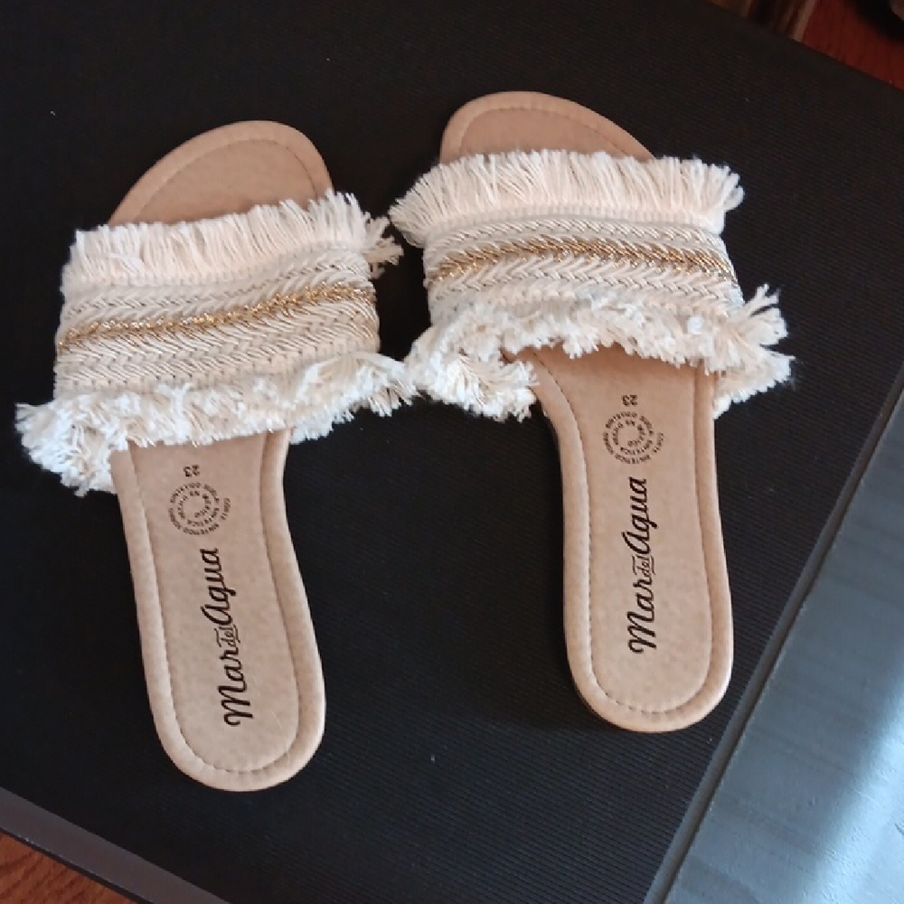 Mar Del Agua Cream and Gold Fringe Sandals